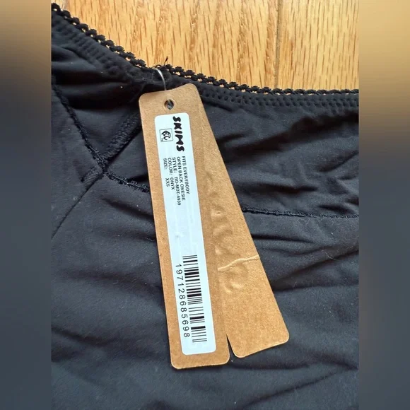 Skims off the shoulder onsie - Picture 3 of 3